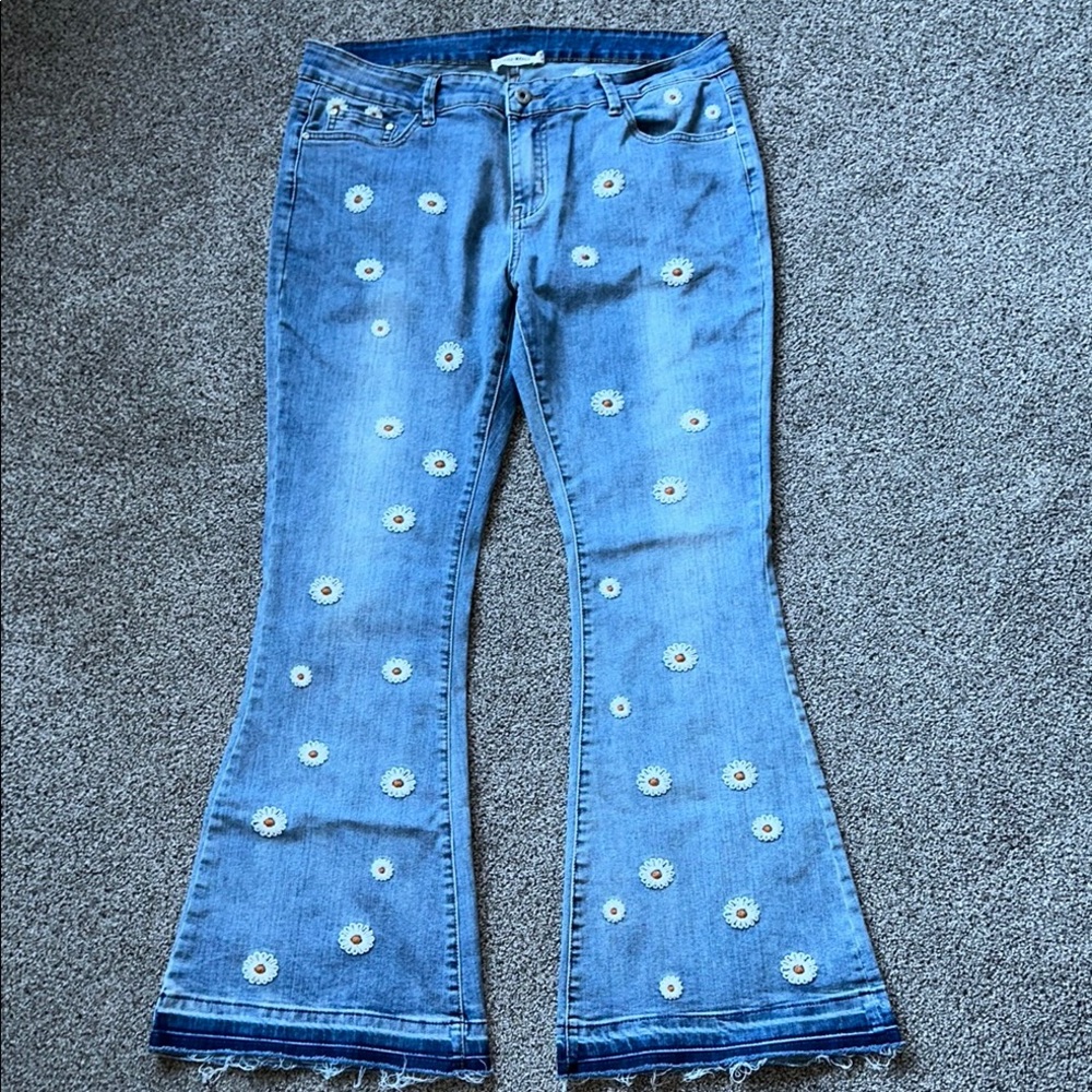 ANNA-KACI CALIFORNIA EMBROIDERED FLORAL JEANS.  BELL BOTTOMS SIZE XXL